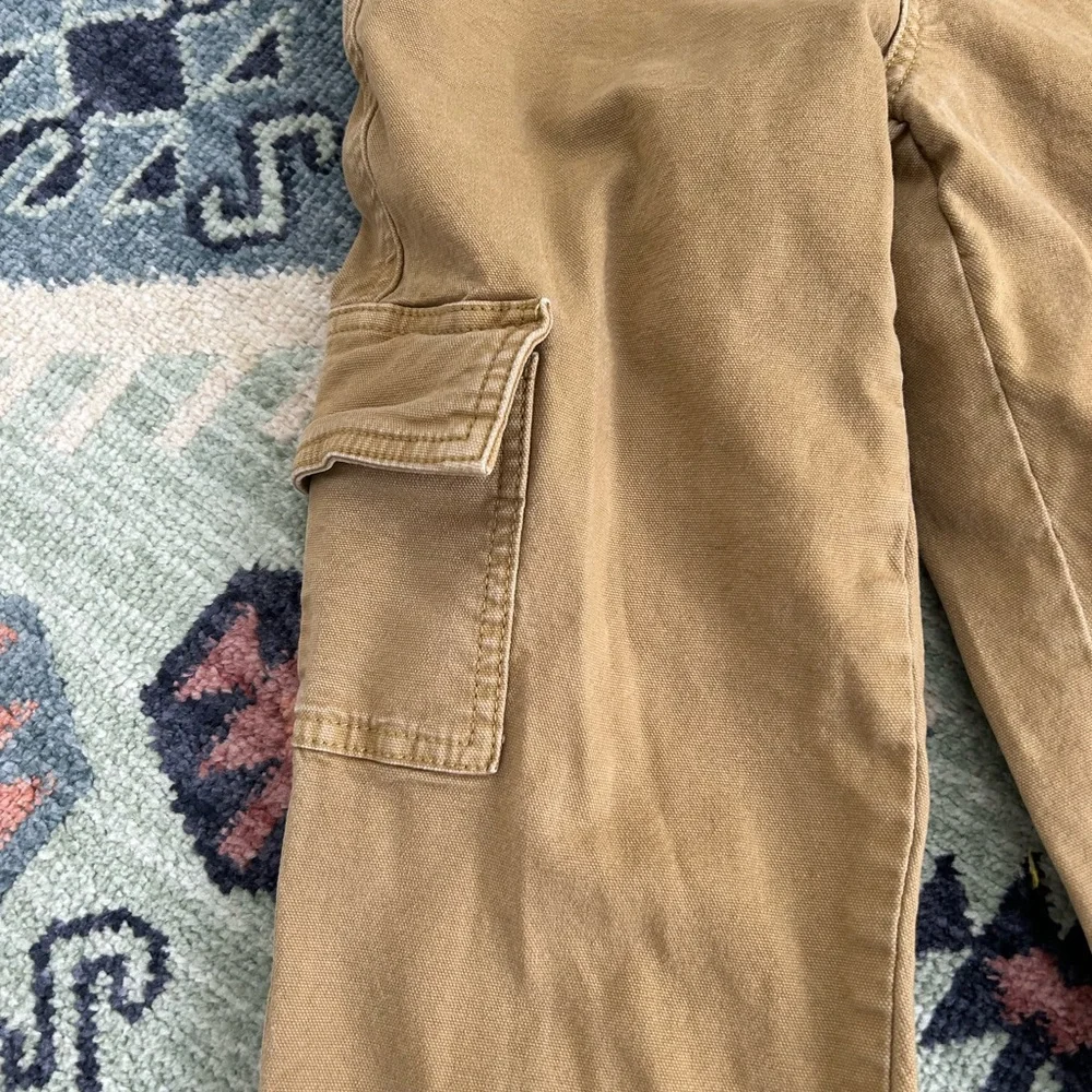 Universal Thread womens Khaki cropped Cargo Pants size 00/24R - Picture 3 of 5